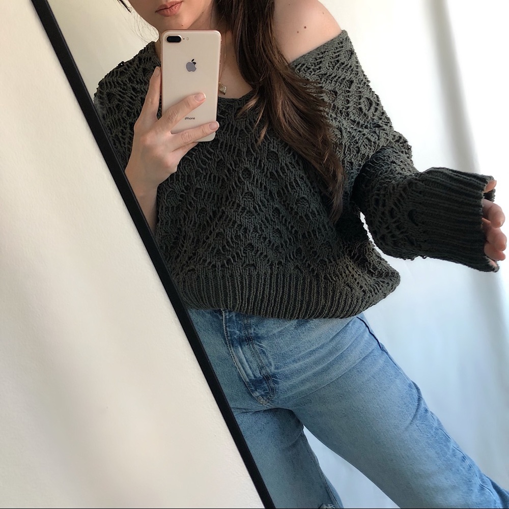 The Cropped Sweater - Picture 7 of 9